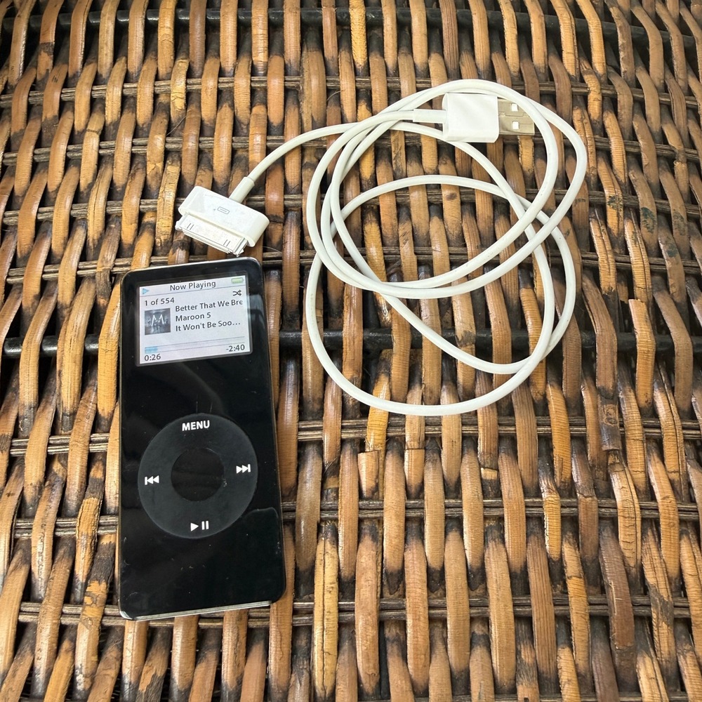 Apple iPod Nano 1st Generation 4GB Black A1137 MA107LL MP3 Player Working w/ USB